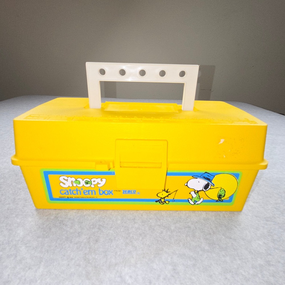 Zebco Snoopy Catchem Box VTG Yellow Fishing Tackle Box Peanuts Complete
